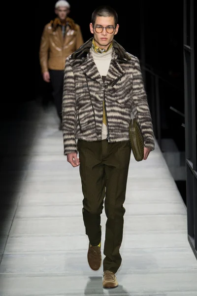 Look 24